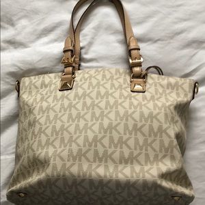 Authentic Michael Kors Signiture Handbag